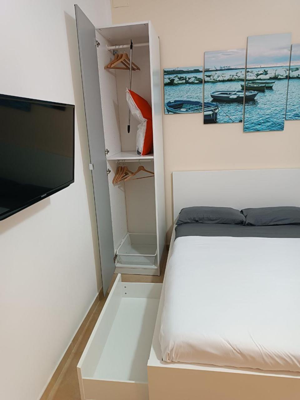 Ciervo'S Home -Appartamento Smart Nel Cuore Di Napoli Luaran gambar